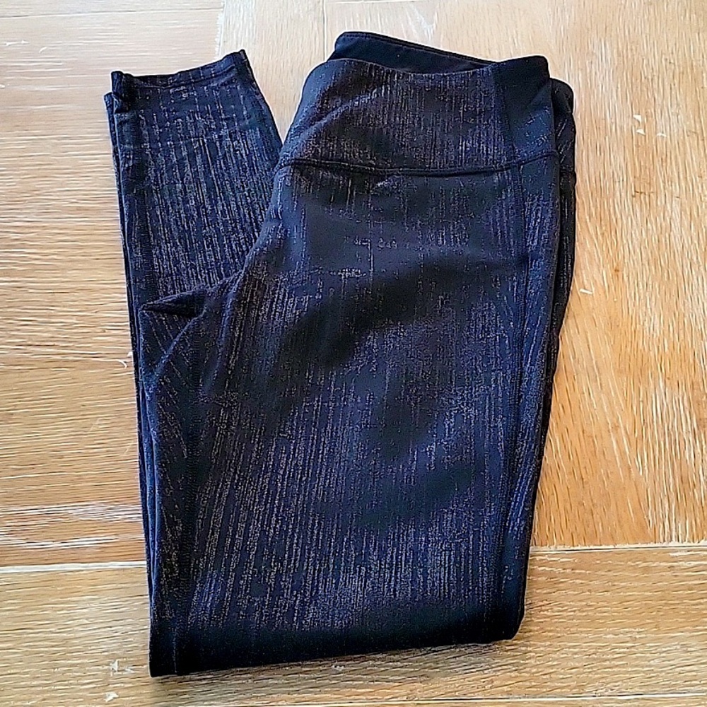 Athleta Chaturanga Tights In Black with Metallic Crackle - Small.